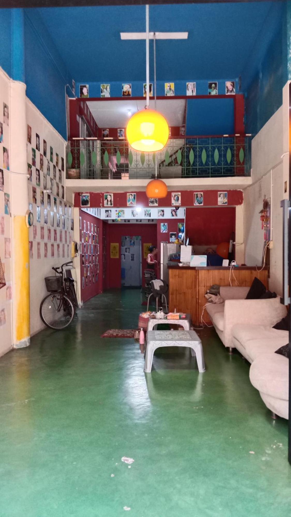 Banphe​ Hostel 外观 照片