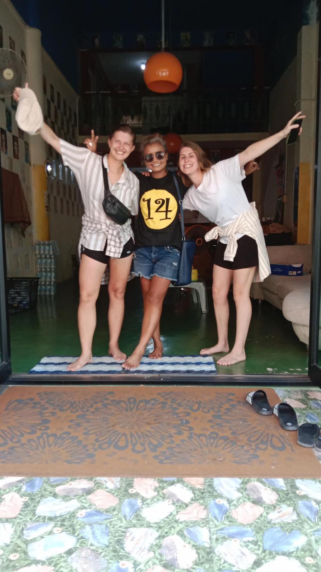 Banphe​ Hostel 外观 照片