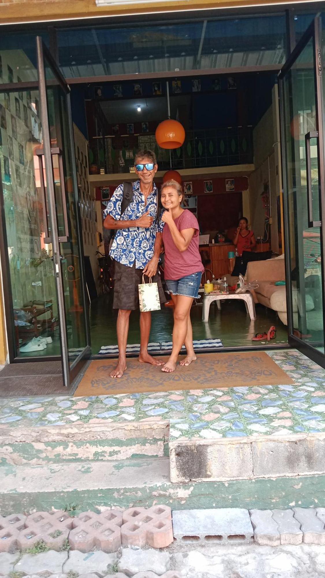 Banphe​ Hostel 外观 照片